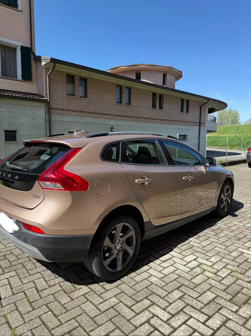 Volvo V40 Cross Country 1.6 d2 Nova Plus Edition Brąz - 2