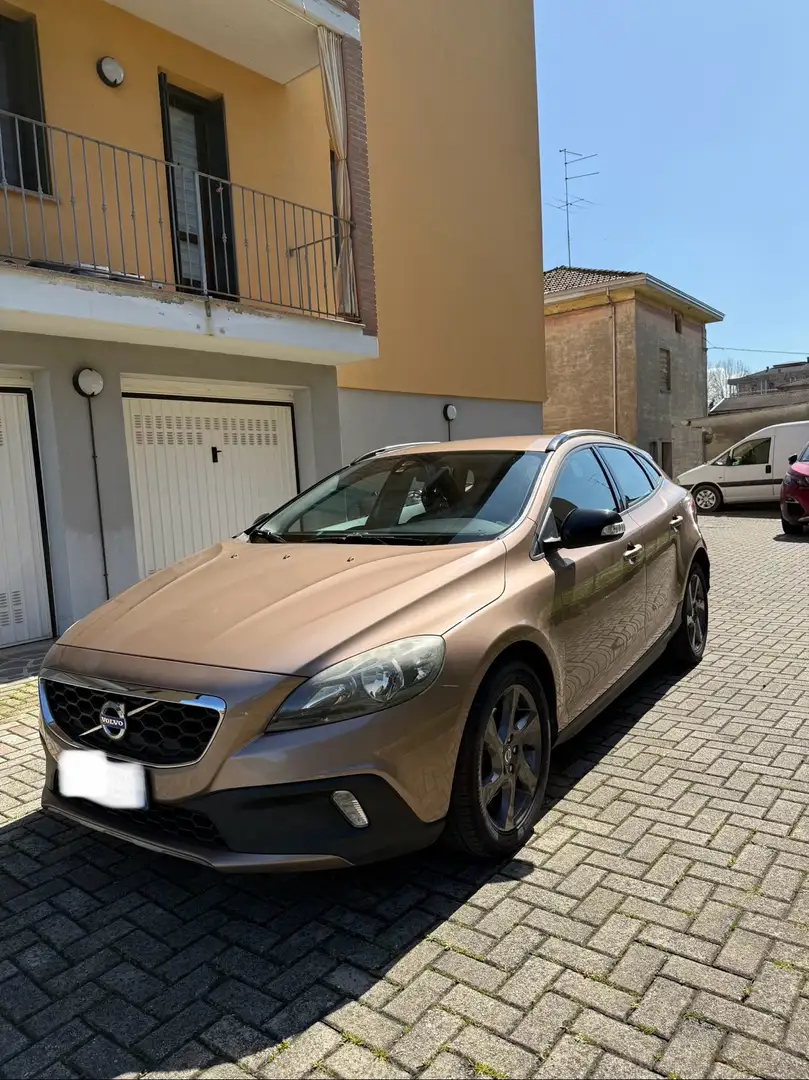 Volvo V40 Cross Country 1.6 d2 Nova Plus Edition Brąz - 1
