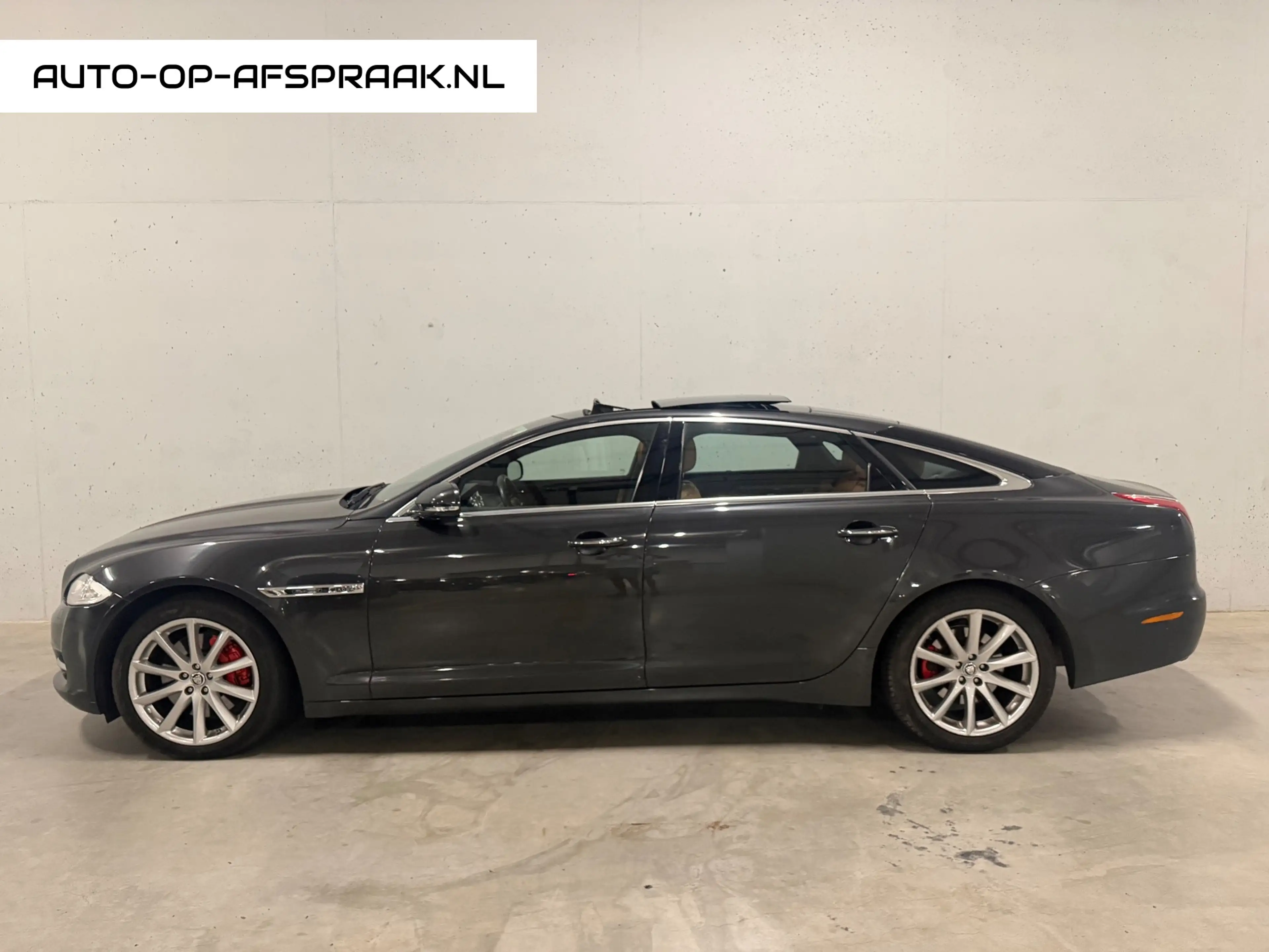 Jaguar XJ 3.0 V6D Portfolio LWB Pano Leer Navi Camera Dak — photo 2