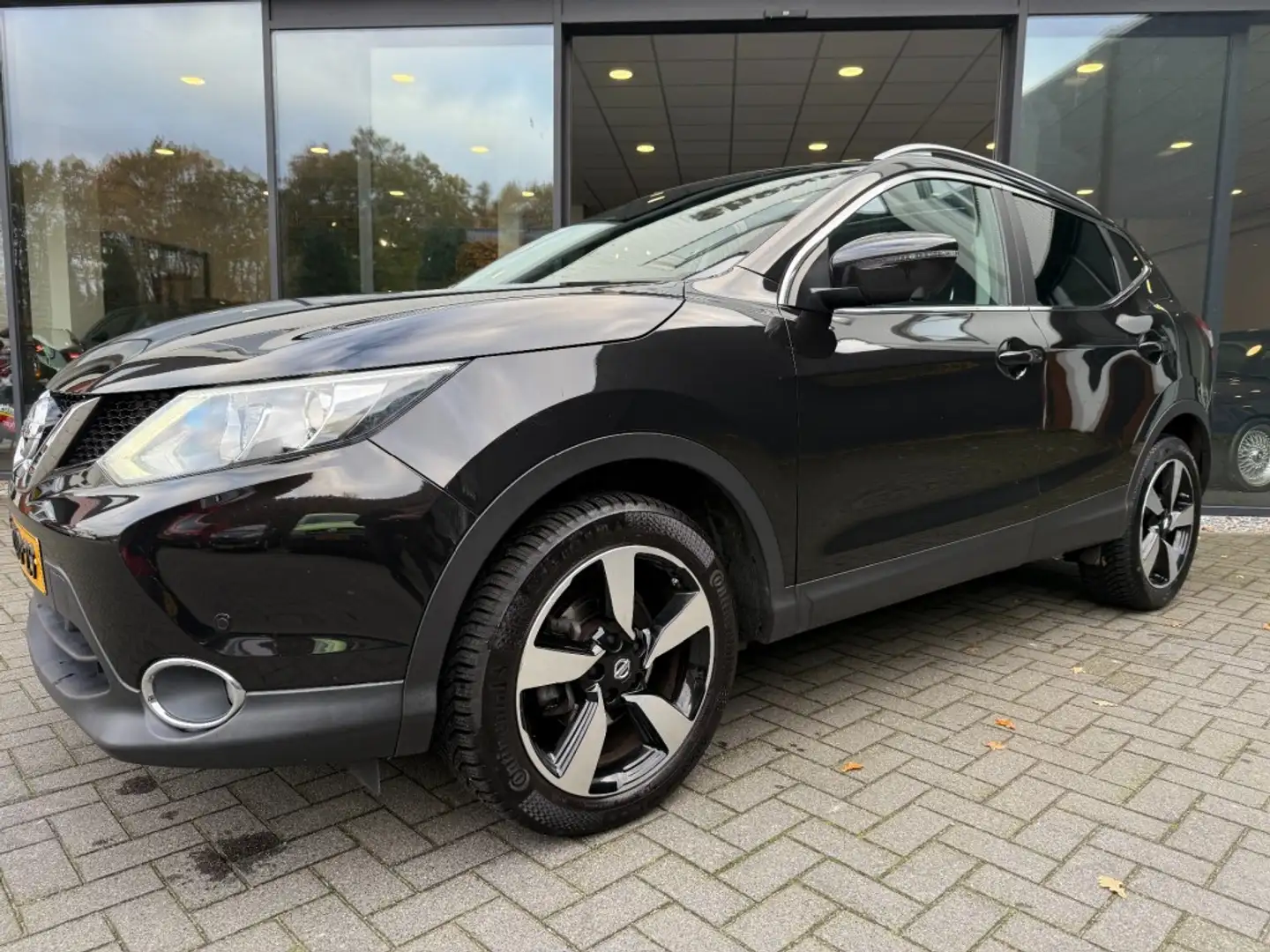 Nissan Qashqai 1.2 Connect,Pano,Lane Ass.,Trekhk,Cam360,Clima,Cru Schwarz - 2