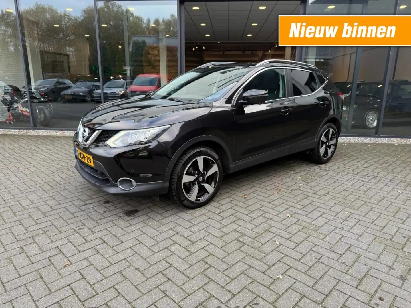 Nissan Qashqai 1.2 Connect,Pano,Lane Ass.,Trekhk,Cam360,Clima,Cru Schwarz - 1