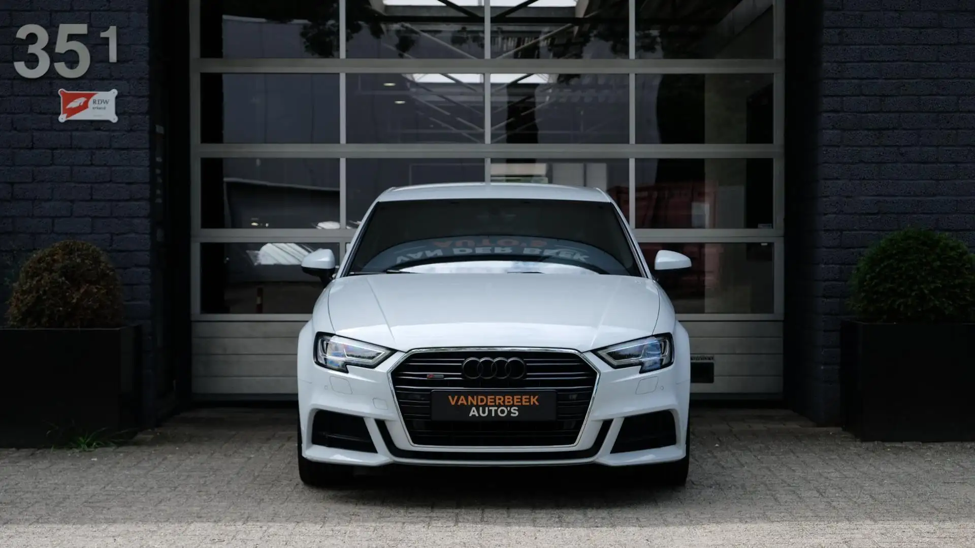 Audi A3 Limousine 1.4 TFSI CoD Design Pro Line Plus S Line Wit - 2