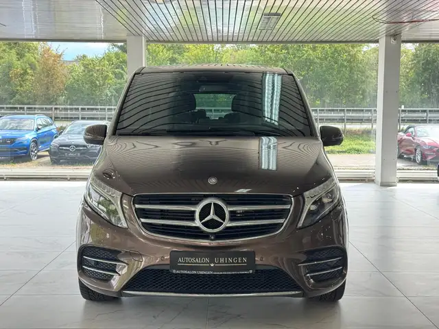 Mercedes-Benz 250 view 2