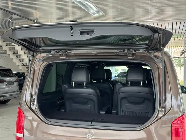 Mercedes-Benz 250 view 9