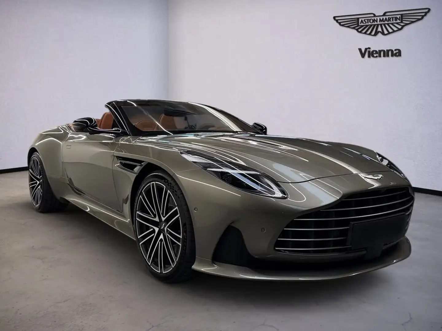 Aston Martin DB12 Volante | Titanium Grey | Black Pack Grau - 2