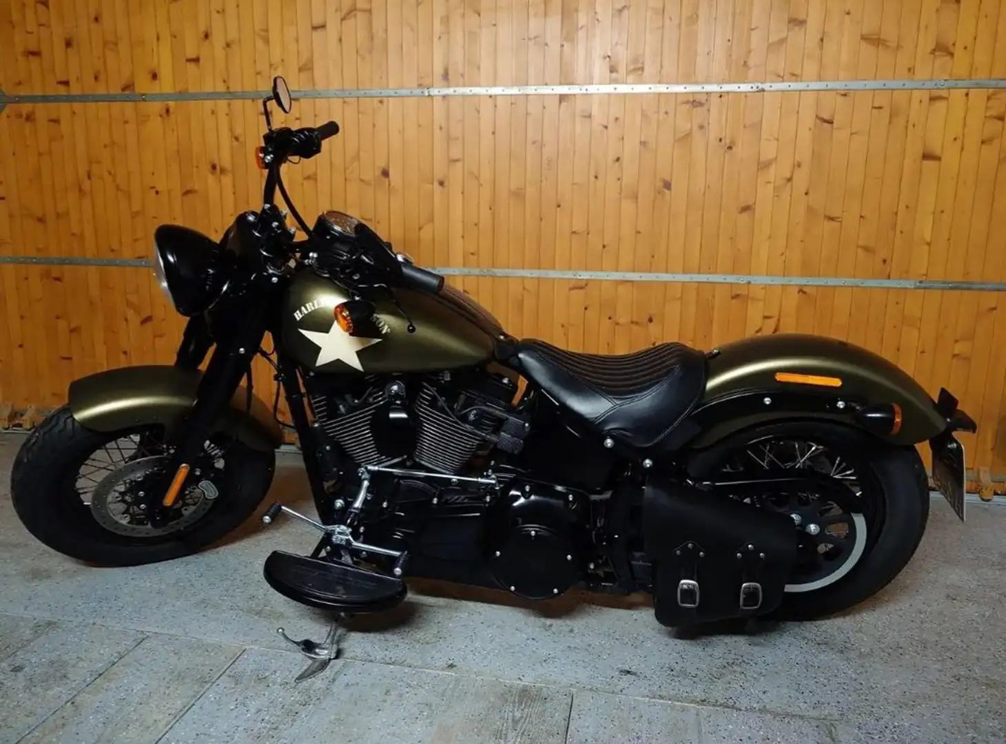 Harley-Davidson Softail Slim Verde - 2