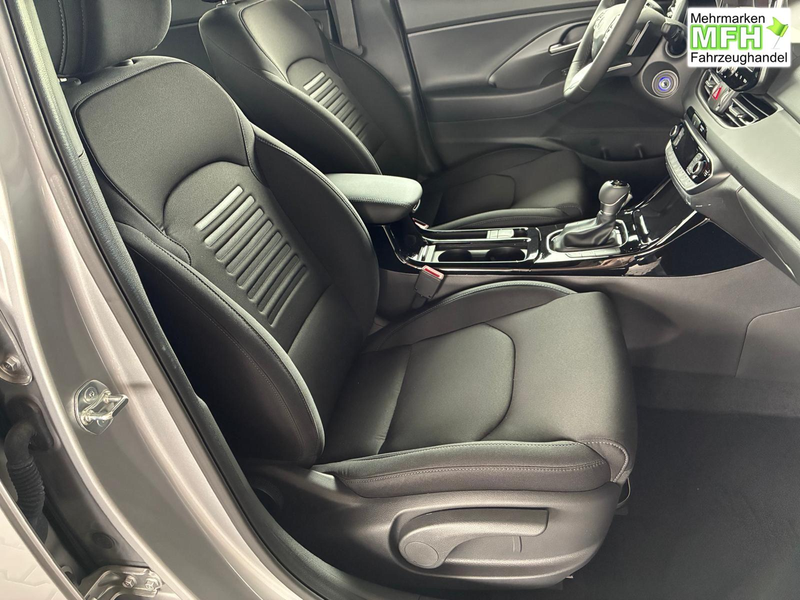 Hyundai i30 Kombi Comfort Plus 1.0 TGDI DCT / Navi Sitz + L... — photo 9