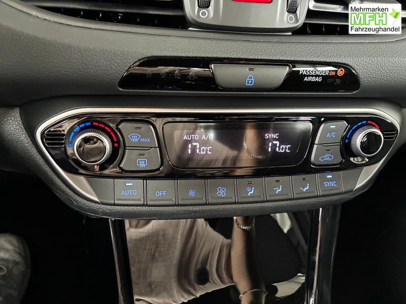 Hyundai i30 Kombi Comfort Plus 1.0 TGDI DCT / Navi Sitz + L... — photo 15