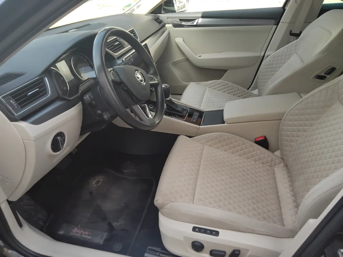 Skoda Superb Style 4x4 Brun - 2