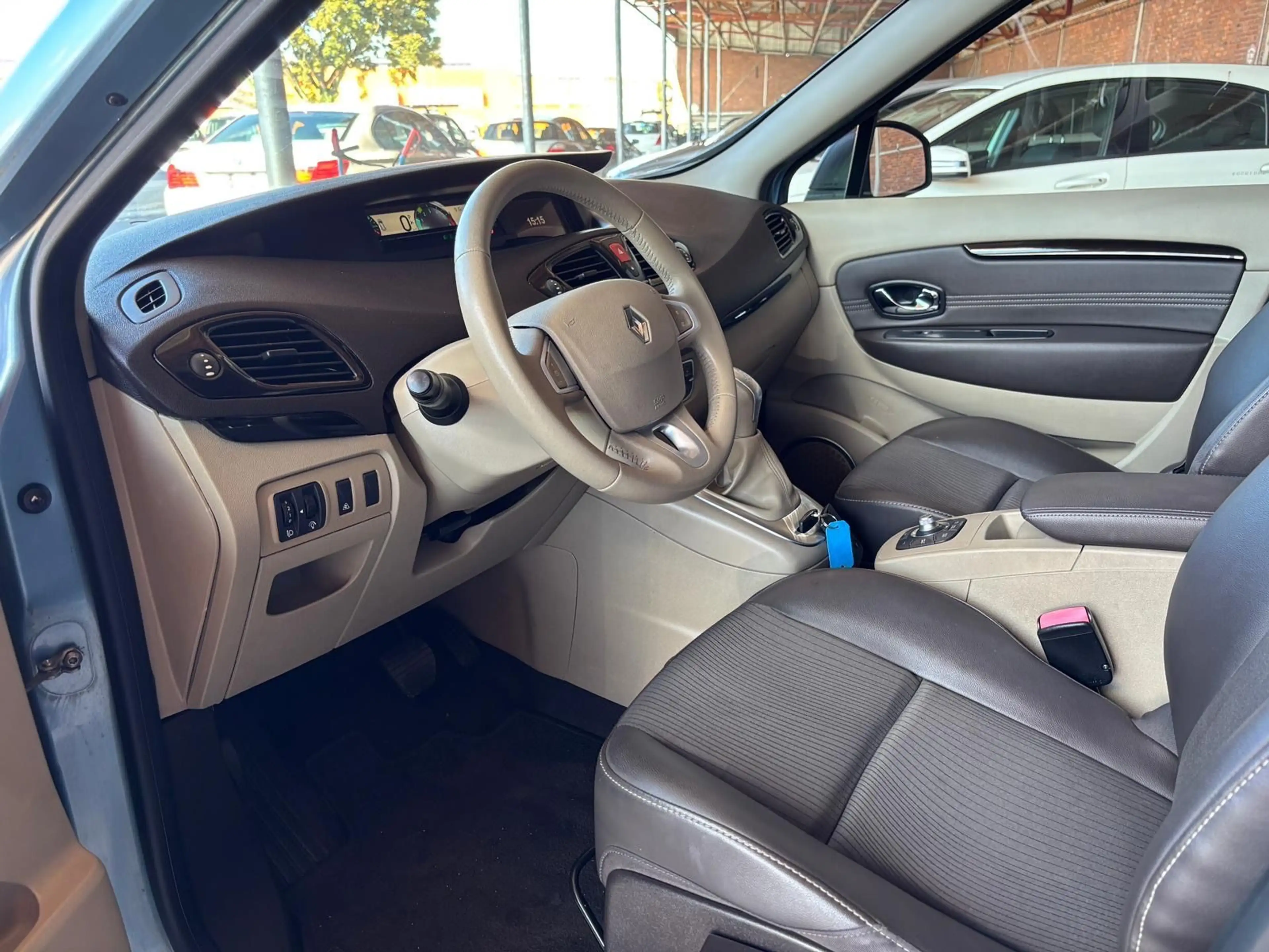Renault Grand Scenic Dynamique dCi /NAVI/LEDER/AUTOMATIK — photo 9