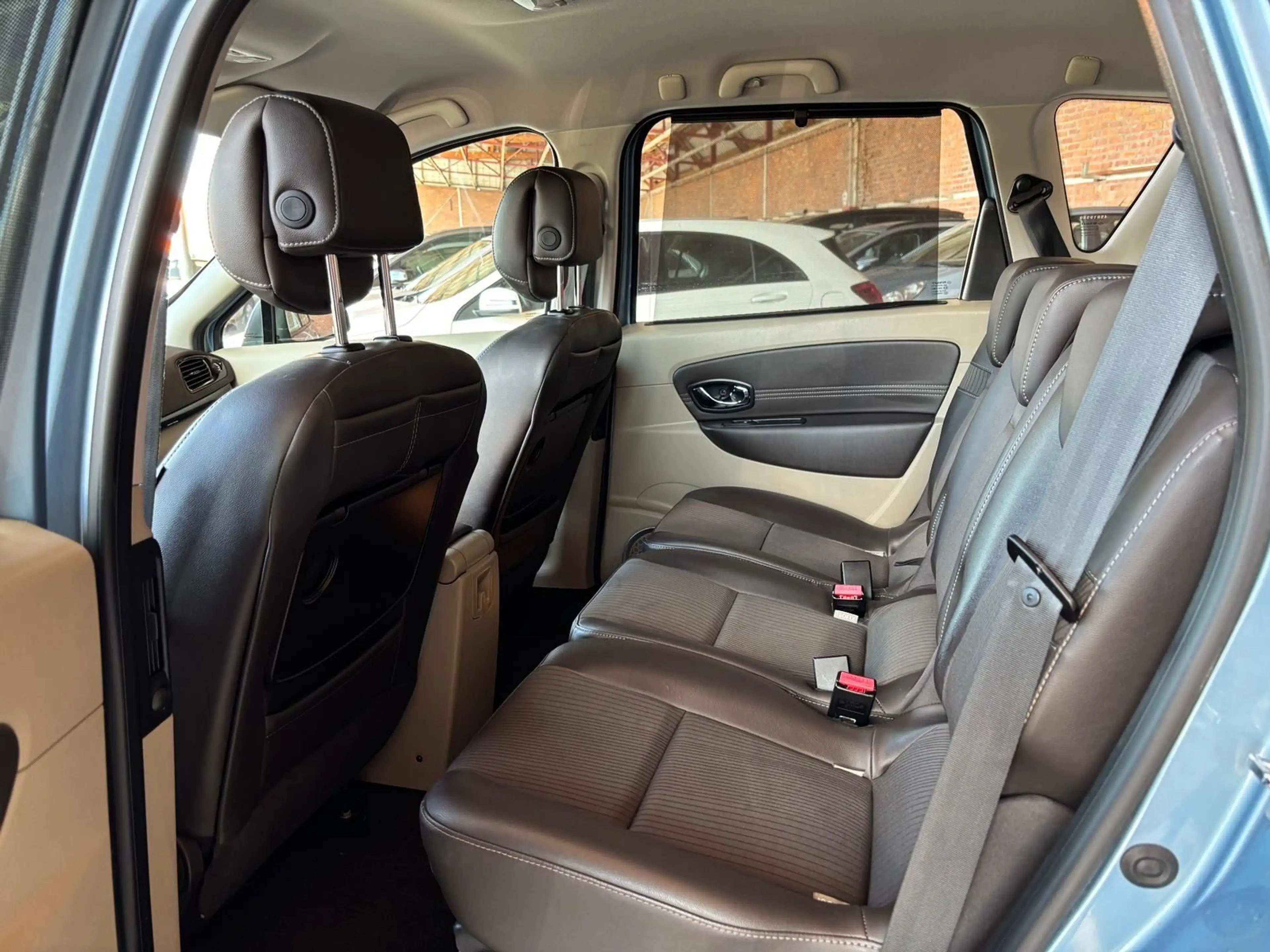 Renault Grand Scenic Dynamique dCi /NAVI/LEDER/AUTOMATIK — photo 12