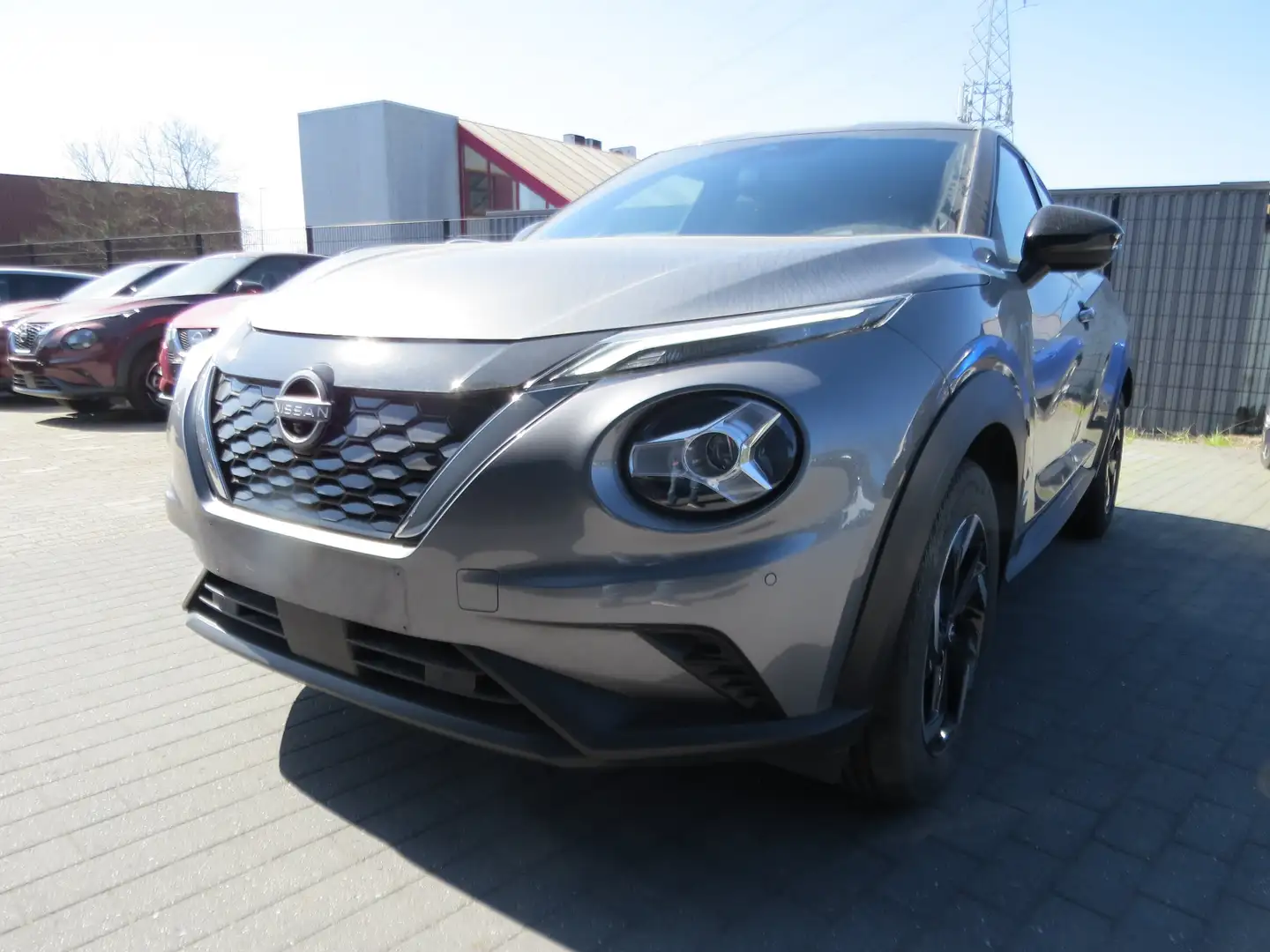 Nissan Juke 1.6 HEV Business Edition AMT Grau - 1