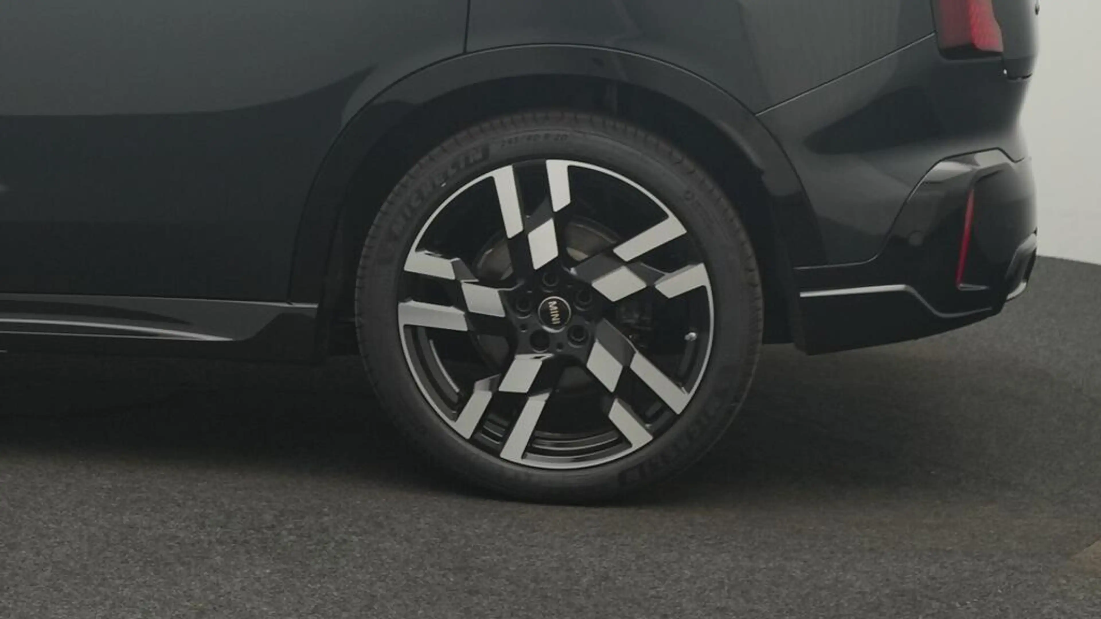 MINI Countryman E John Cooper Works Trim — photo 11