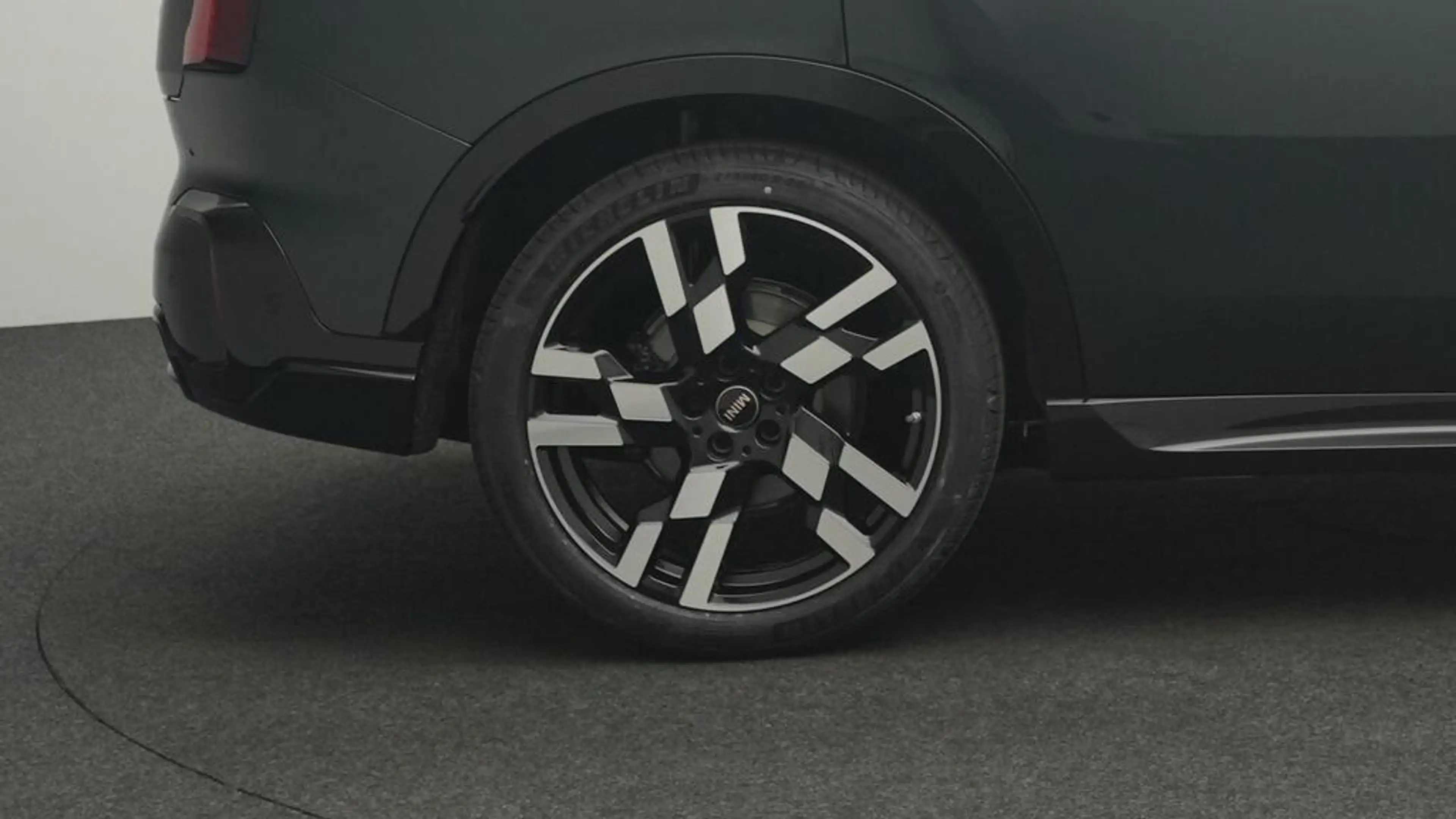 MINI Countryman E John Cooper Works Trim — photo 9