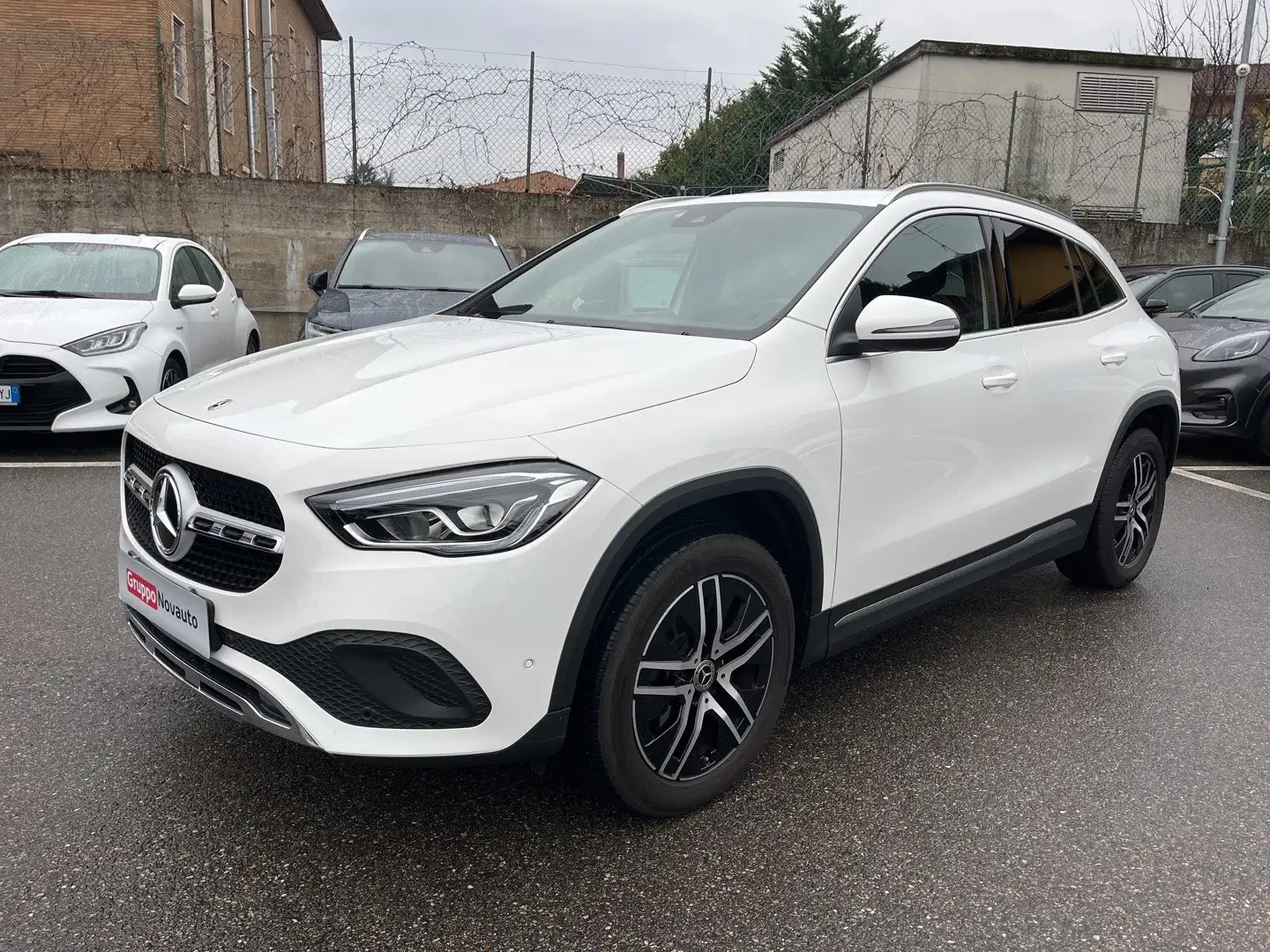Mercedes-Benz GLA 180 GLA 180 d Automatic Sport Plus Weiß - 1