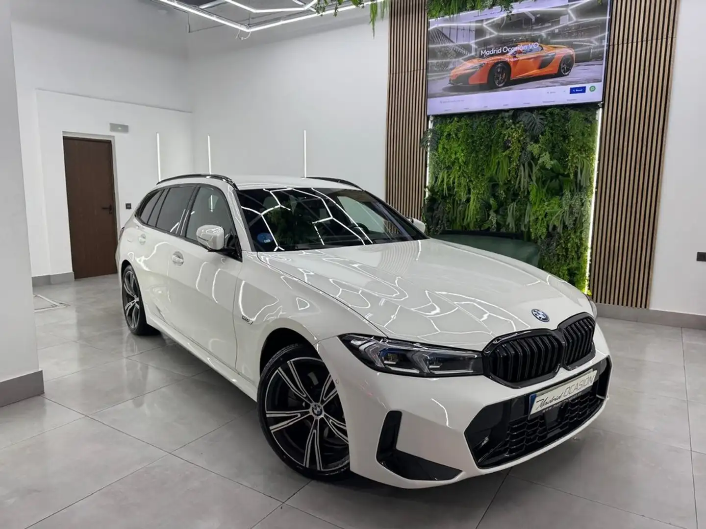 BMW 330 330e xDrive Touring Weiß - 1