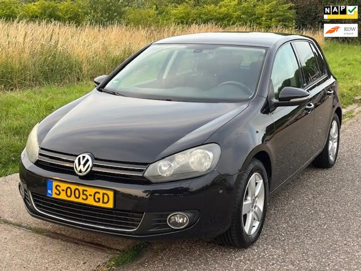 Volkswagen Golf 1.2 TSI Trendline 5-Drs ECC Audio/Navigatie Electr Чорний - 1