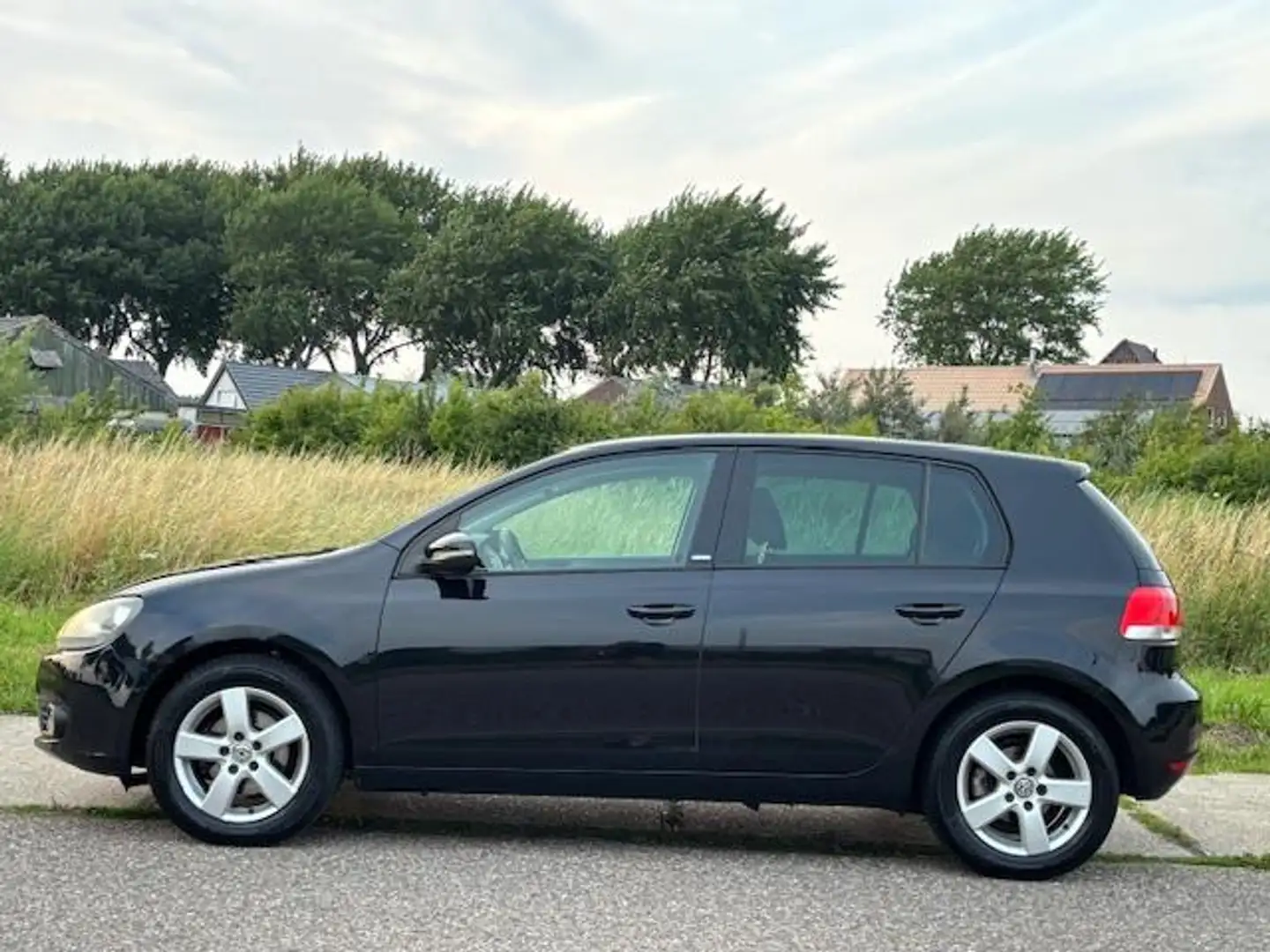 Volkswagen Golf 1.2 TSI Trendline 5-Drs ECC Audio/Navigatie Electr Чорний - 2