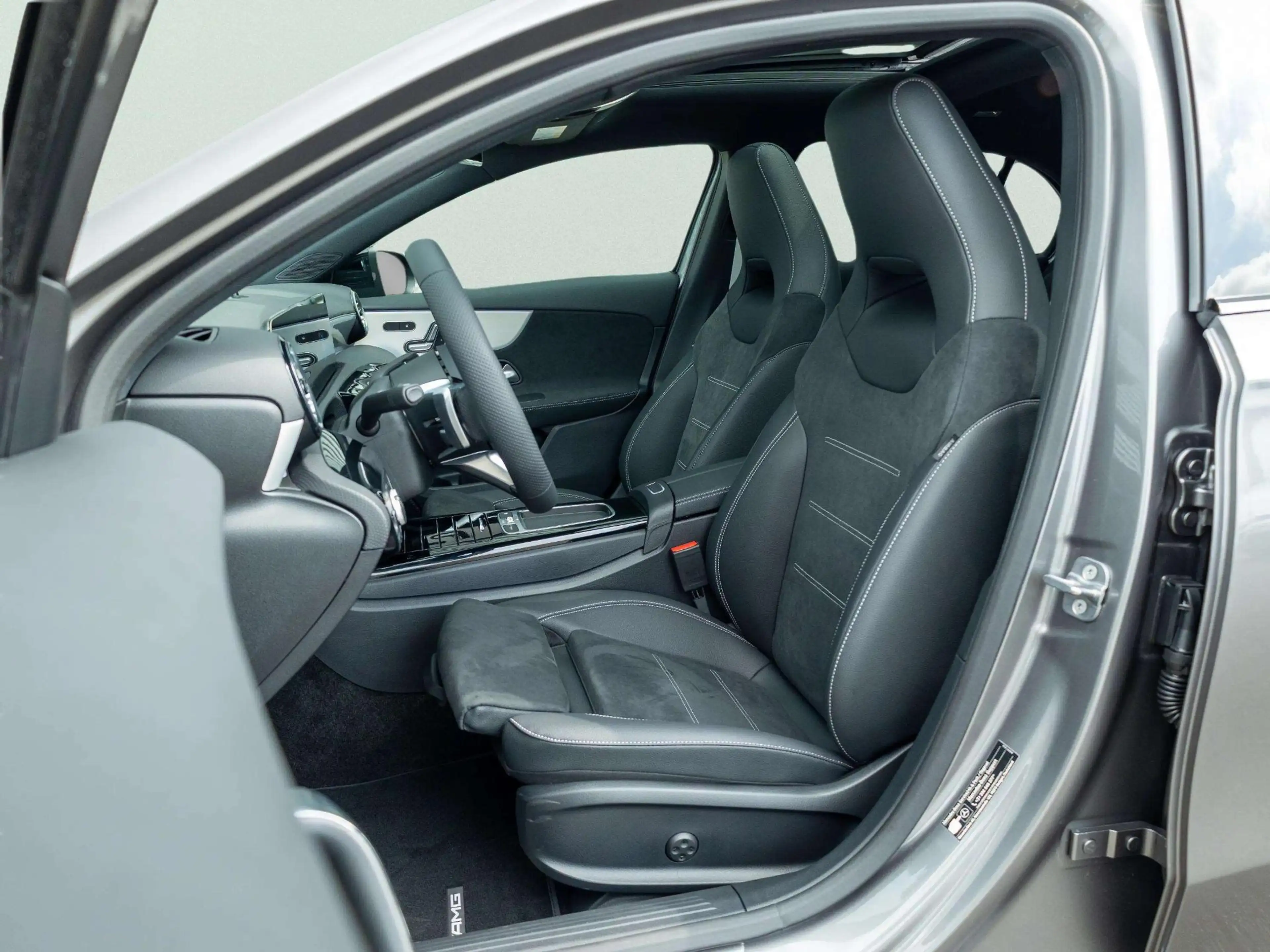 Mercedes-Benz A 250 Hatchback e 140 Year Edition Premium PLUS | Panora — photo 9