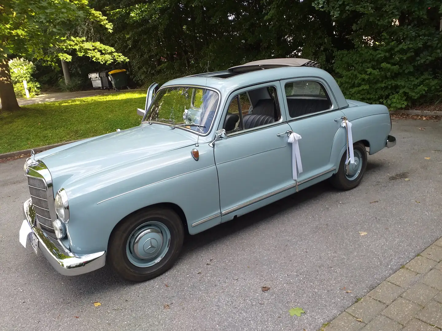 Mercedes-Benz 190 Blau - 1