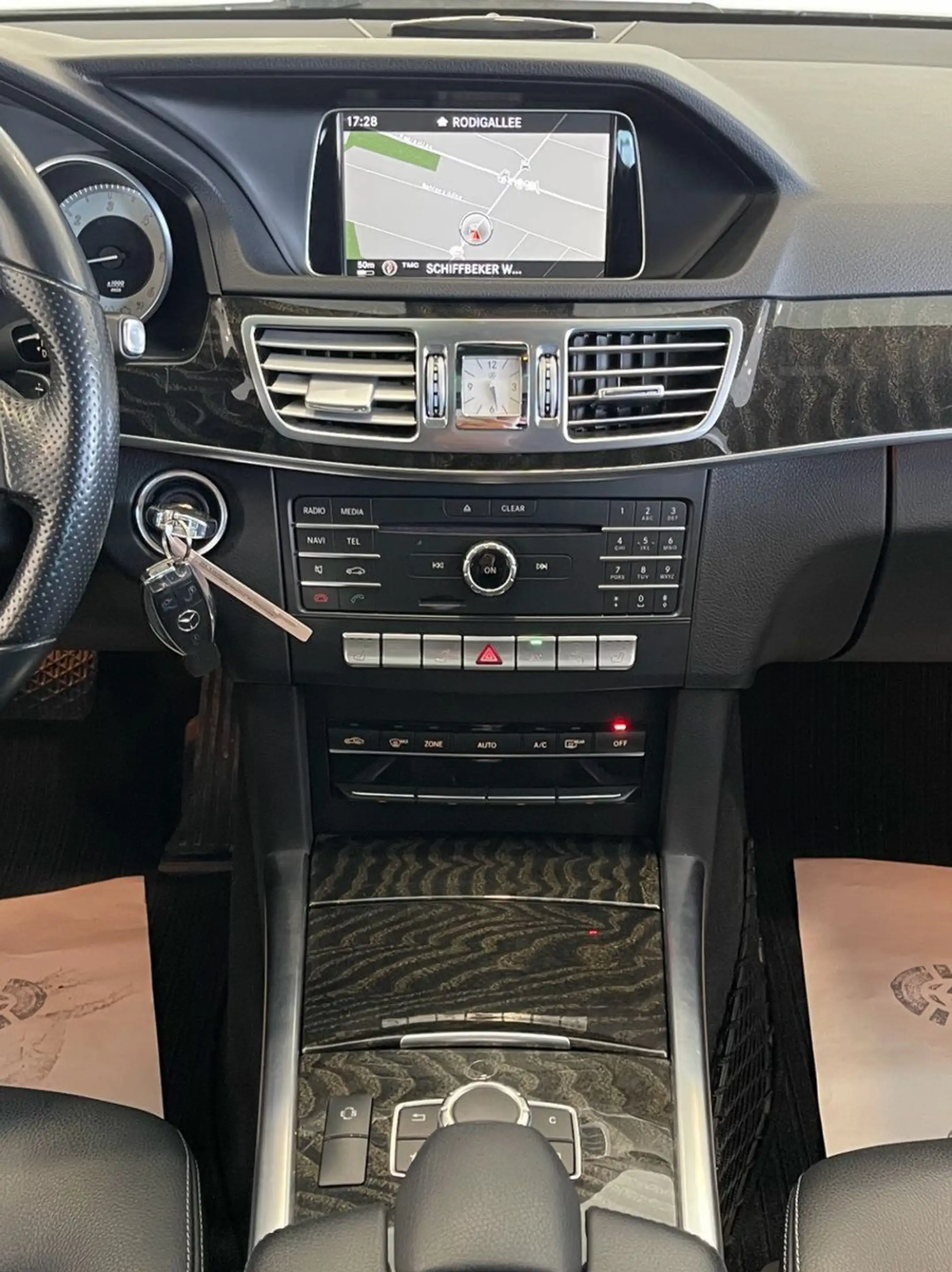 Mercedes-Benz E 250 T BlueTec 4Matic Avantgarde|AHK|SHD|LED|F1 — photo 15