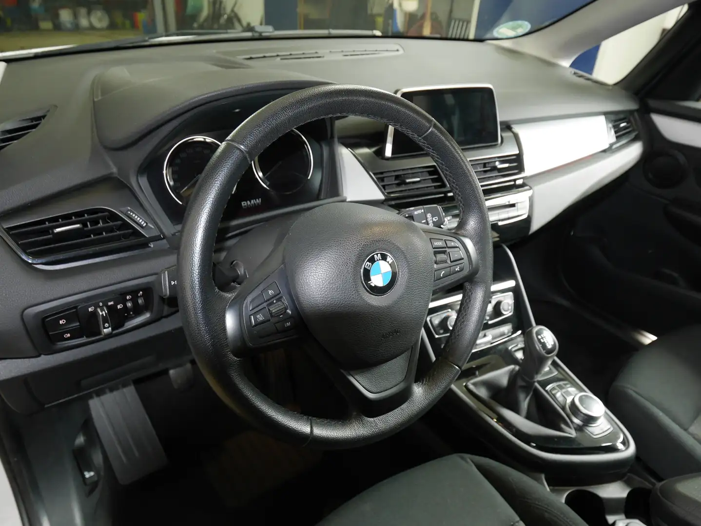 BMW 216 Active Tourer Advantage,LED,AHK,PDC,1J.GARANTIE Weiß - 2