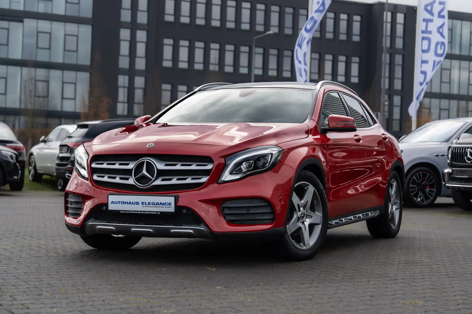 Mercedes-Benz GLA 200 AMG-LINE*SPORT-FAHRWERK*H/K*LED*PANO* Roşu - 2