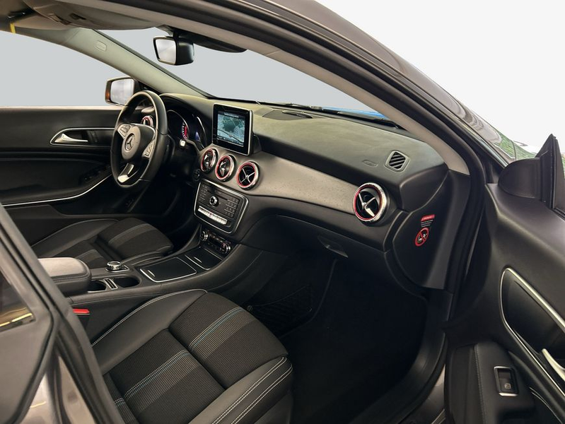 Mercedes-Benz CLA 180 CLA — photo 12