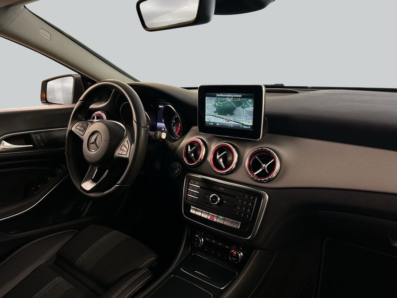 Mercedes-Benz CLA 180 CLA — photo 15