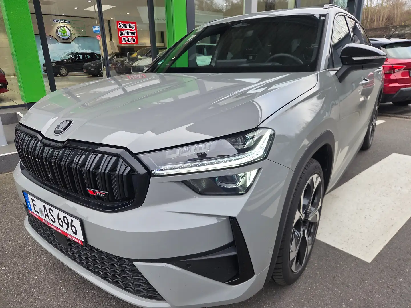 Skoda Kodiaq 2.0 TSI 195 kW 4x4 RS "steht sofort bereit" Grau - 2