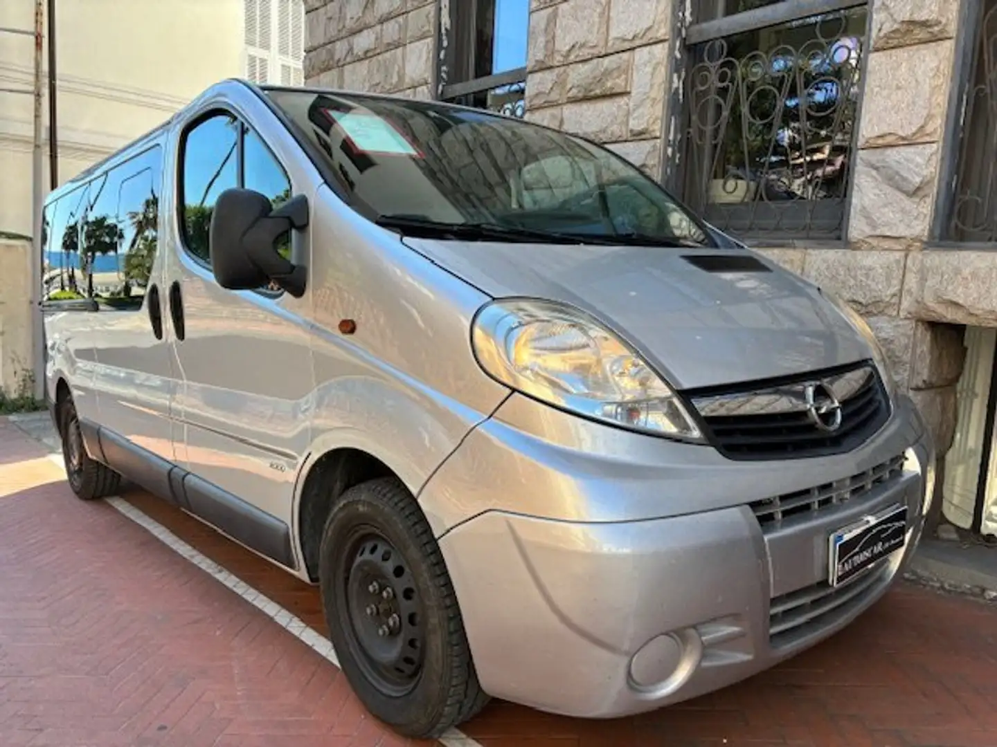Opel VIVARO Silber - 2