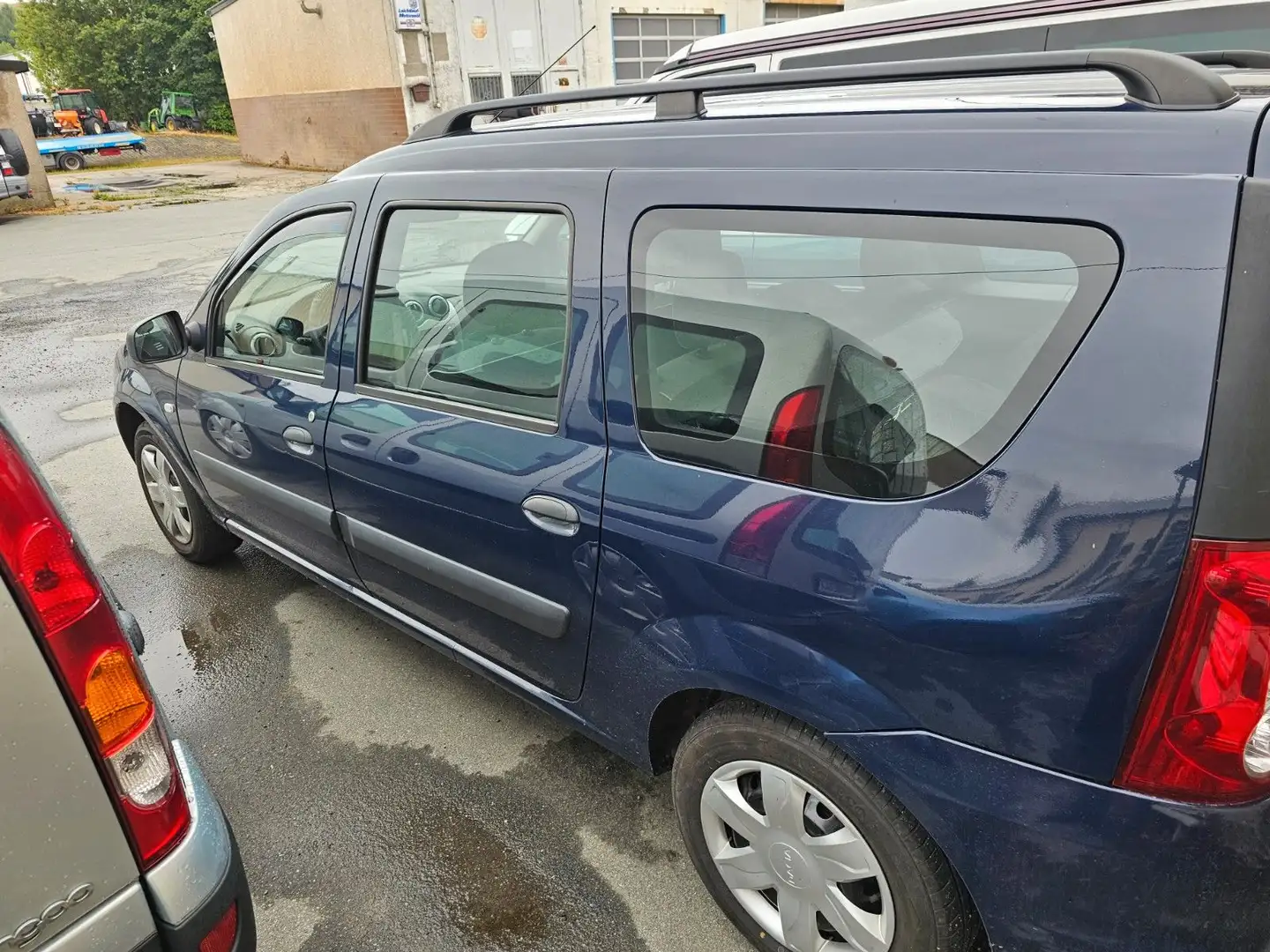 Dacia Logan Blau - 2