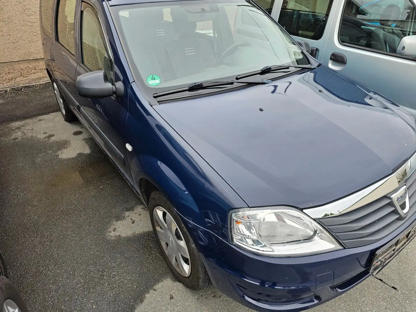 Dacia Logan Blau - 1