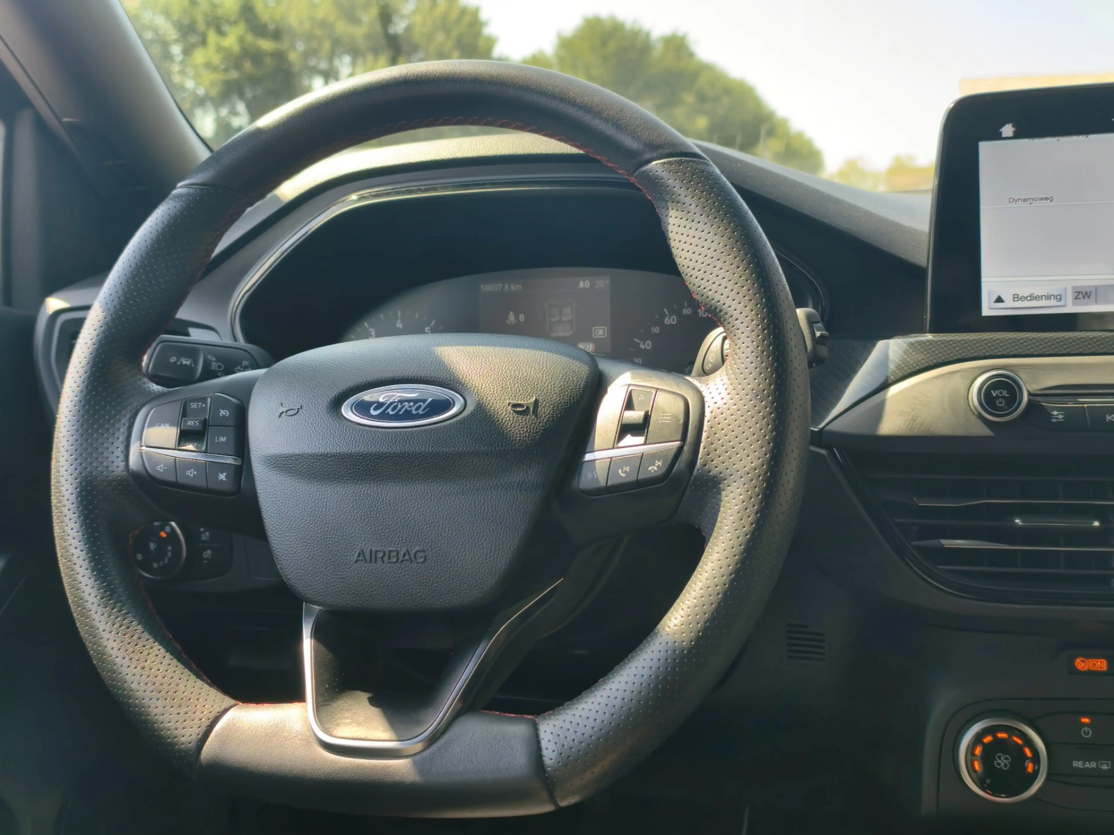 Ford Focus Wagon 1.0 EcoBoost ST-LINE-NAVI-APPLE CARPLAY — photo 11