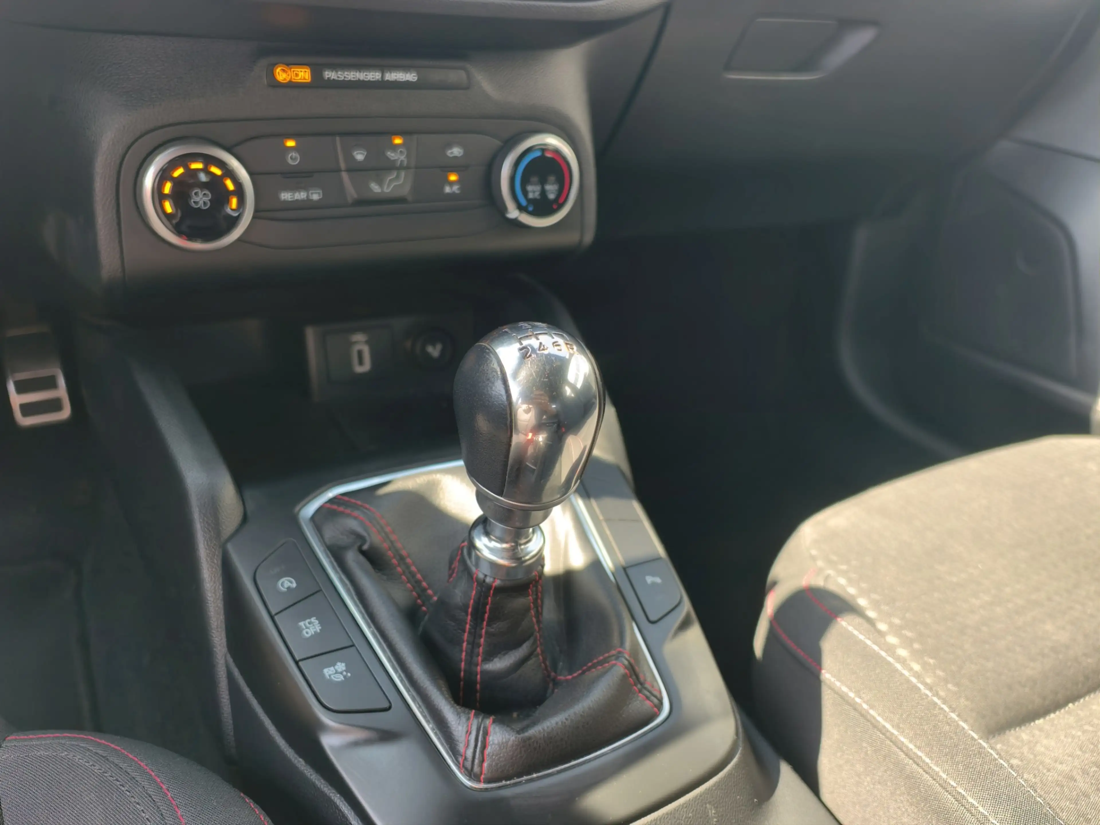 Ford Focus Wagon 1.0 EcoBoost ST-LINE-NAVI-APPLE CARPLAY — photo 14