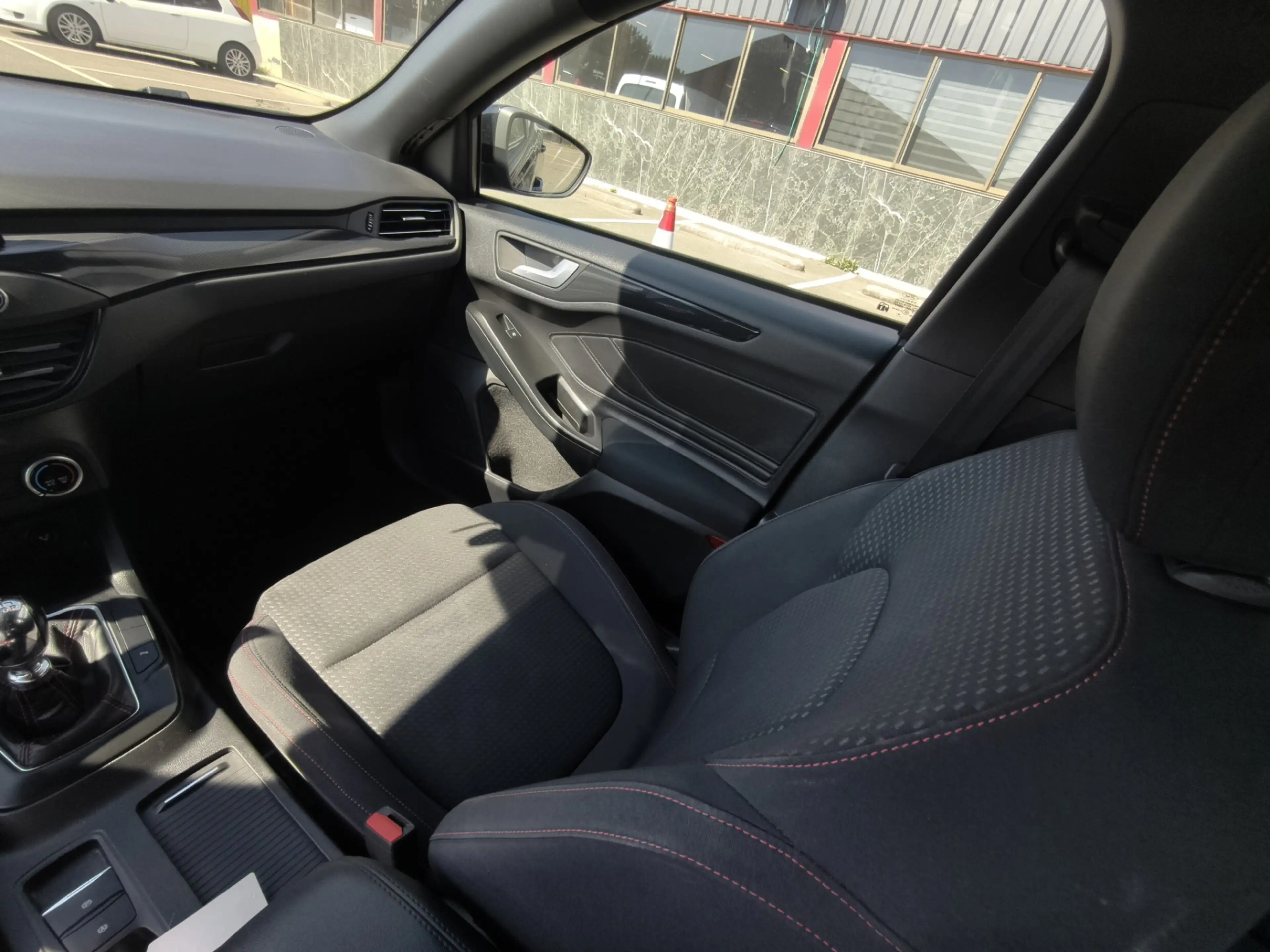 Ford Focus Wagon 1.0 EcoBoost ST-LINE-NAVI-APPLE CARPLAY — photo 15