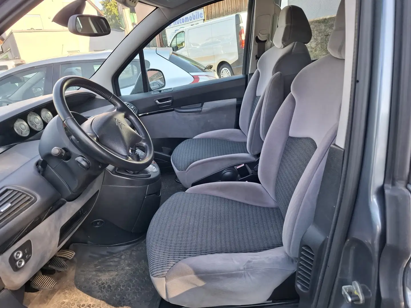 Citroen C8 HDi 135 FAP Tendance Grau - 2