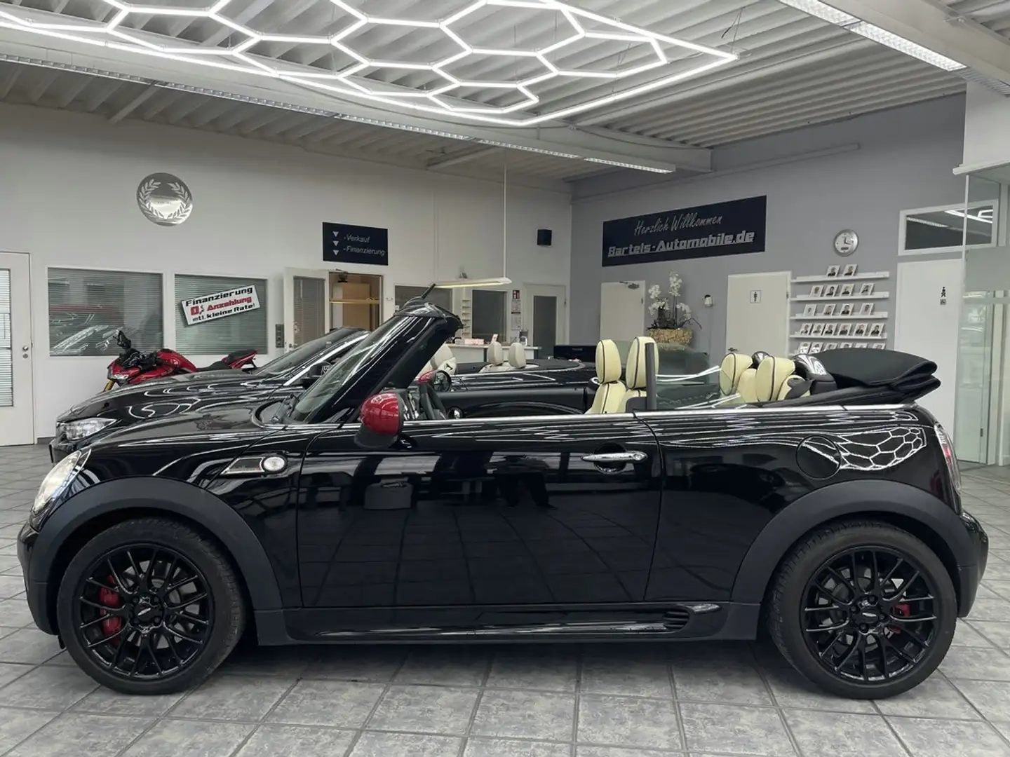 MINI John Cooper Works Cabrio 1.6 Jalapeno, Leder Schwarz - 2