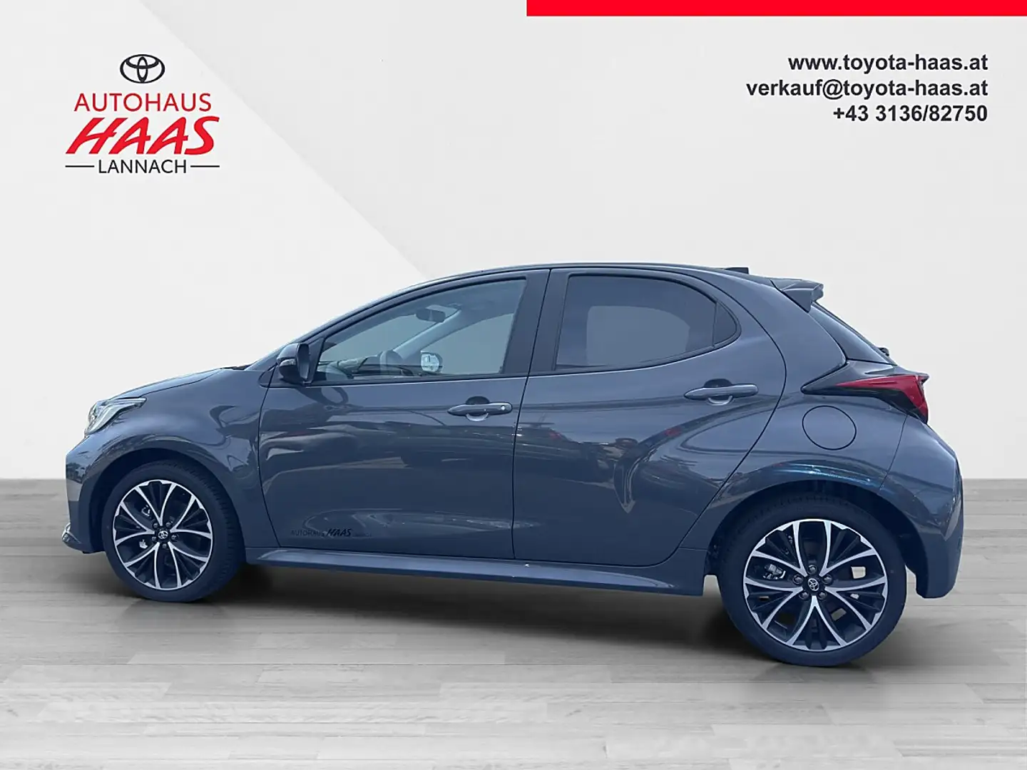 Toyota Yaris 1,5 VVT-i Hybrid Teamplayer Grau - 2