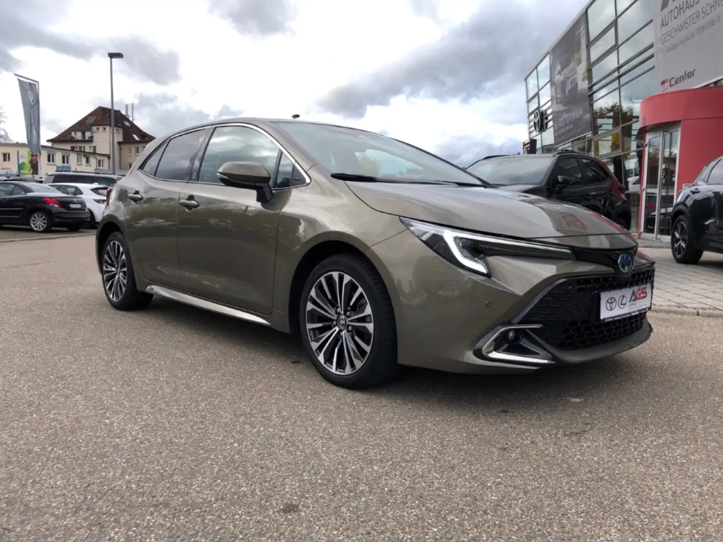 Toyota Corolla 5-Türer Hybrid 1,8L Team D Bronze - 2