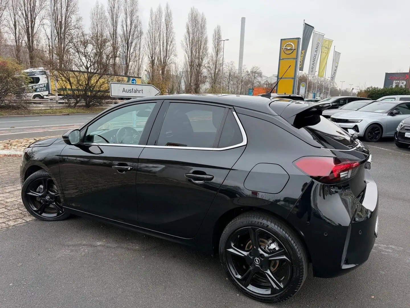 Opel Corsa F Ultimate 1.2 (130PS) RFK, SHZ, LED Noir - 2