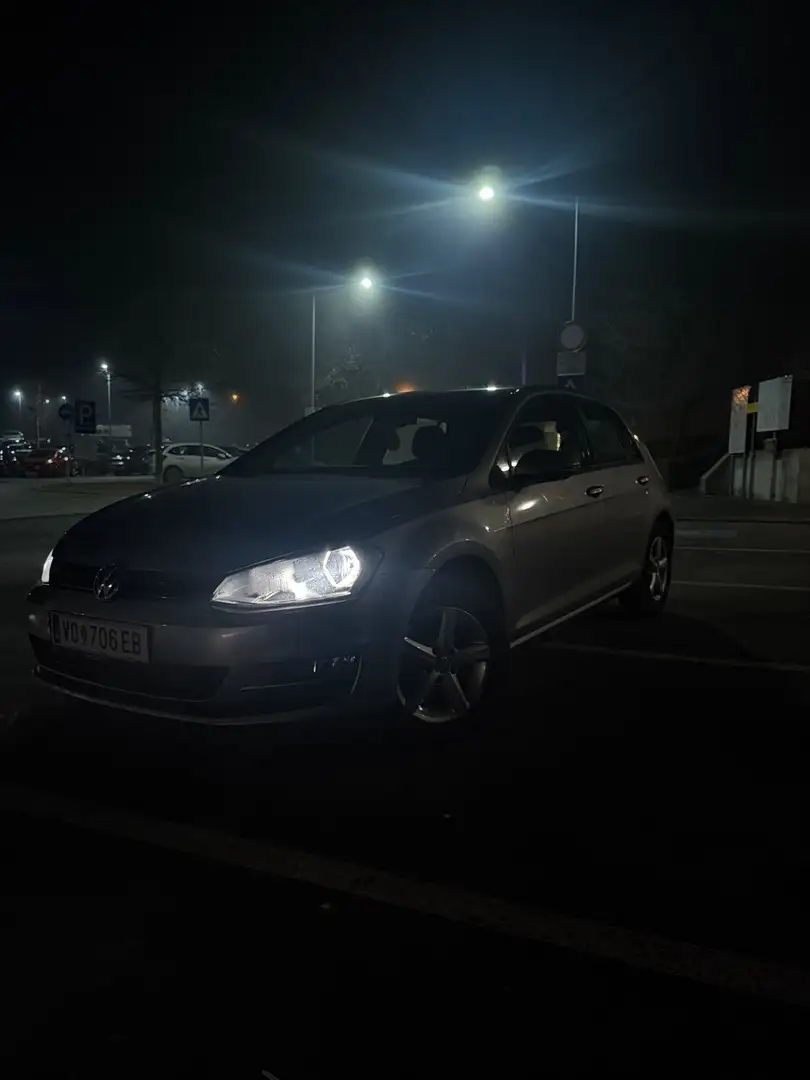 Volkswagen Golf - 2