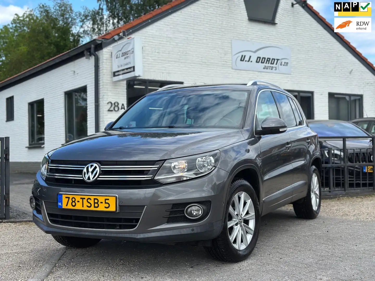 Volkswagen Tiguan 1.4 TSI Sport&Style nette auto!|trekhaak! Grijs - 1