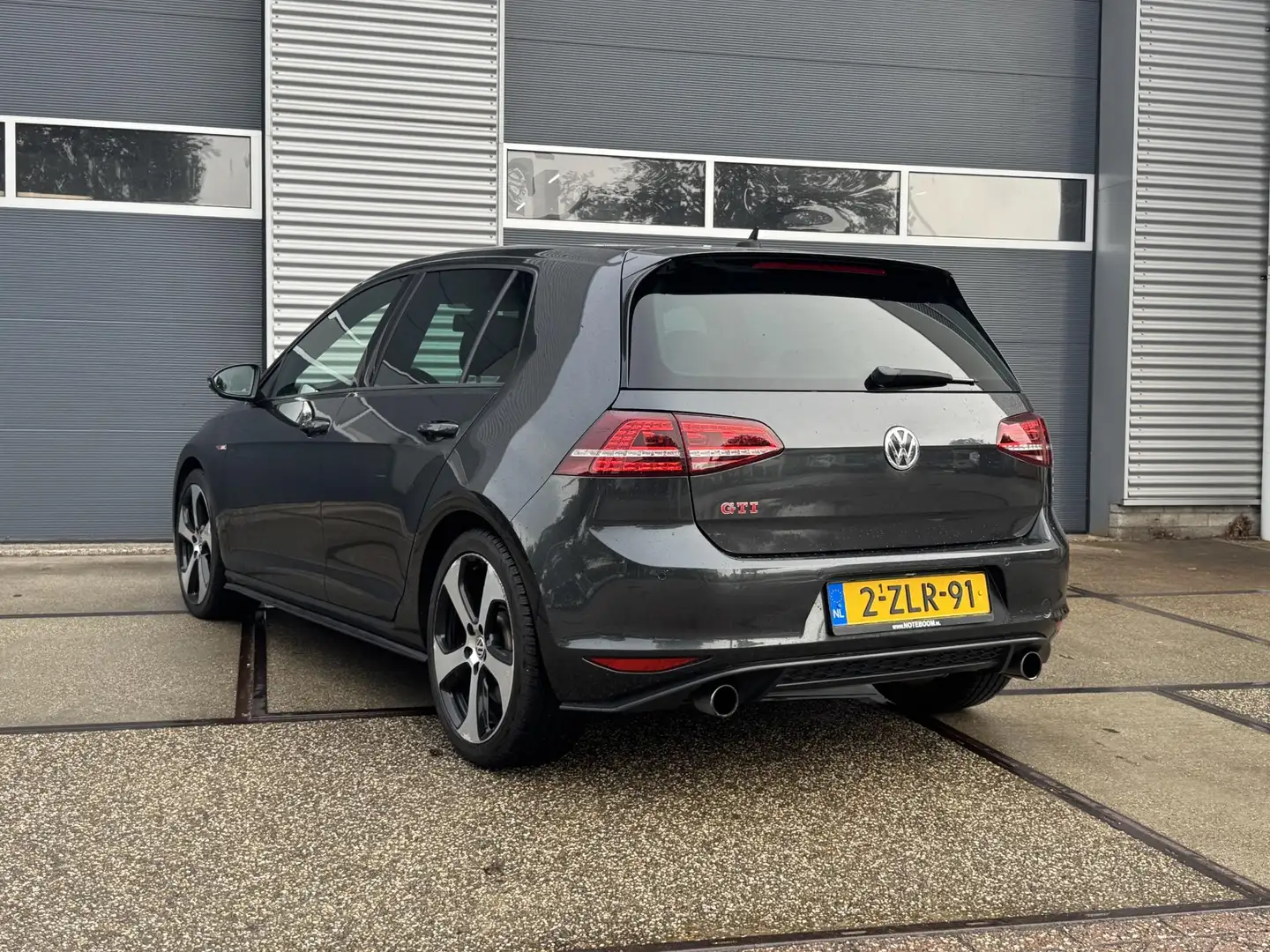 Volkswagen Golf GTI 2.0 TSI Performance |Pano |Sfeer |Keyless |Camera Grijs - 2