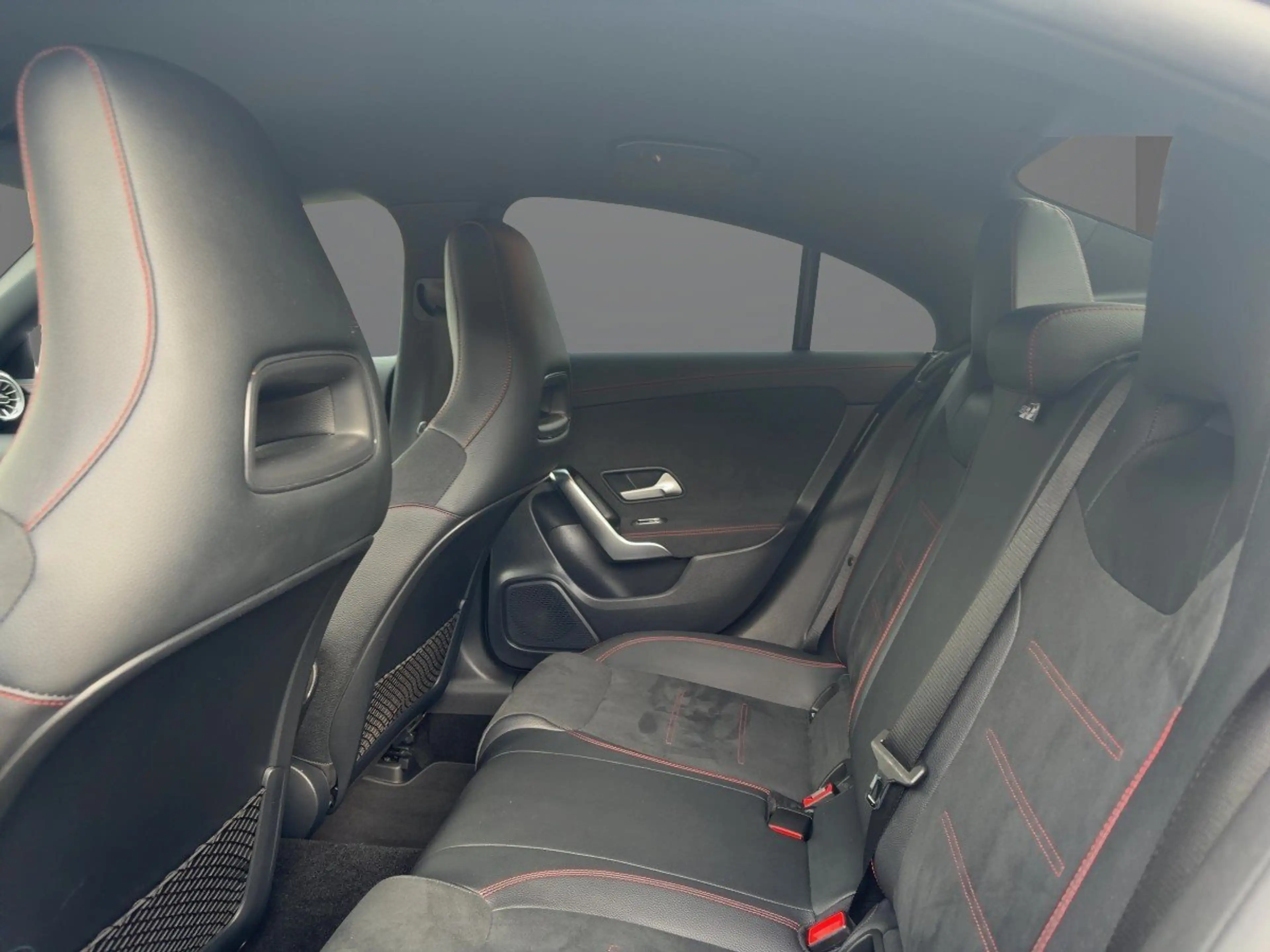 Mercedes-Benz CLA 35 AMG AMG Multibeam/R-Kamera/DAB — photo 7