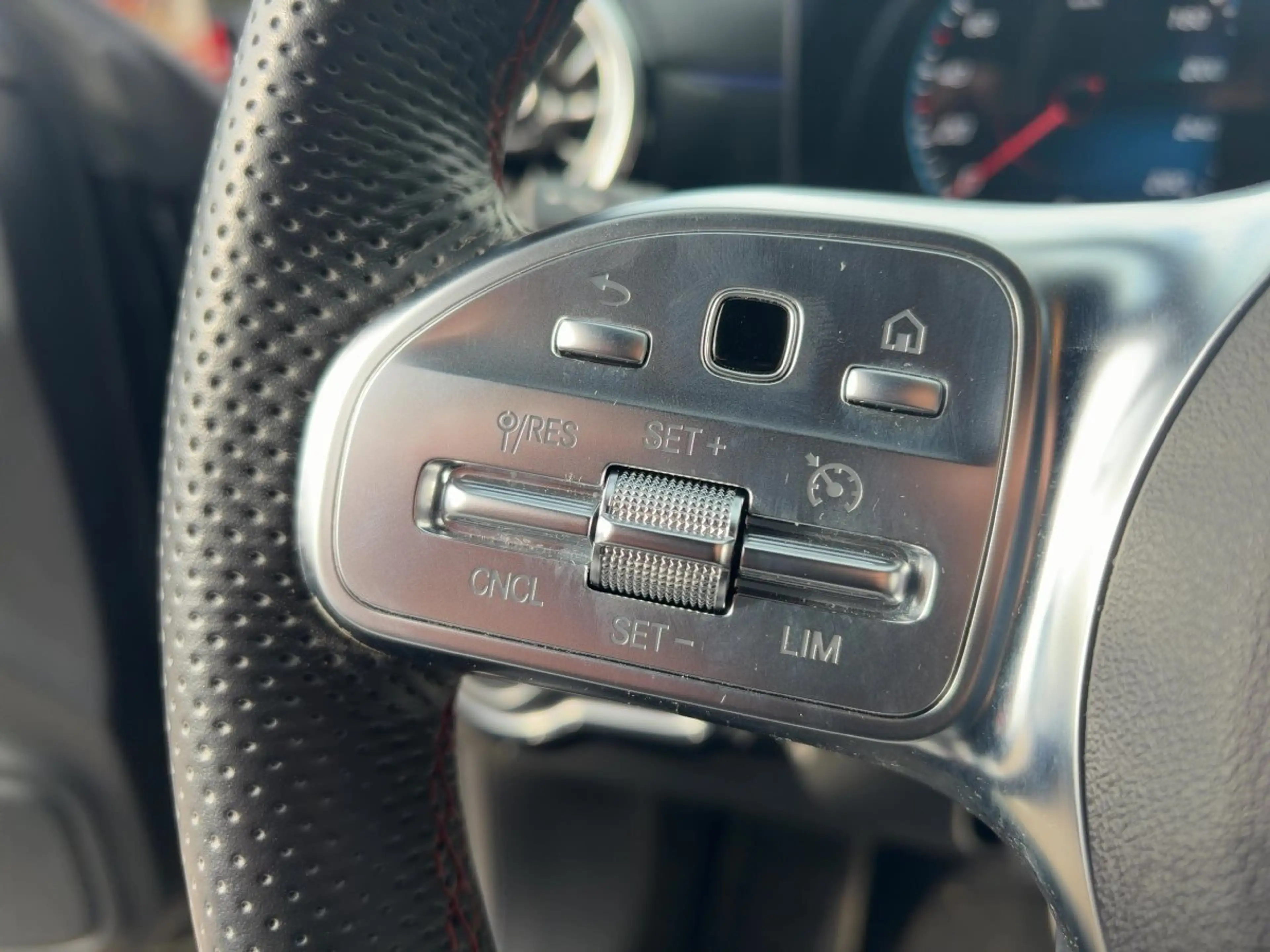 Mercedes-Benz CLA 35 AMG AMG Multibeam/R-Kamera/DAB — photo 13