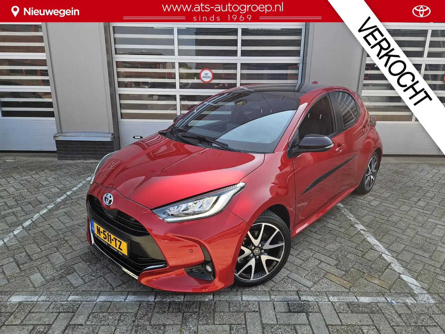 Toyota Yaris 1.5 Hybrid Executive , Premium Pack, Panoramadak, Rood - 1