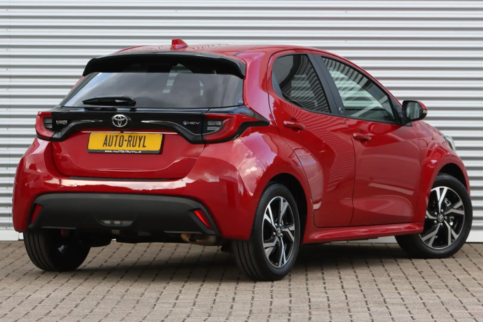 Toyota Yaris 1.5 Hybrid 115 Dynamic Comfort Pack / Face-lift Rood - 2