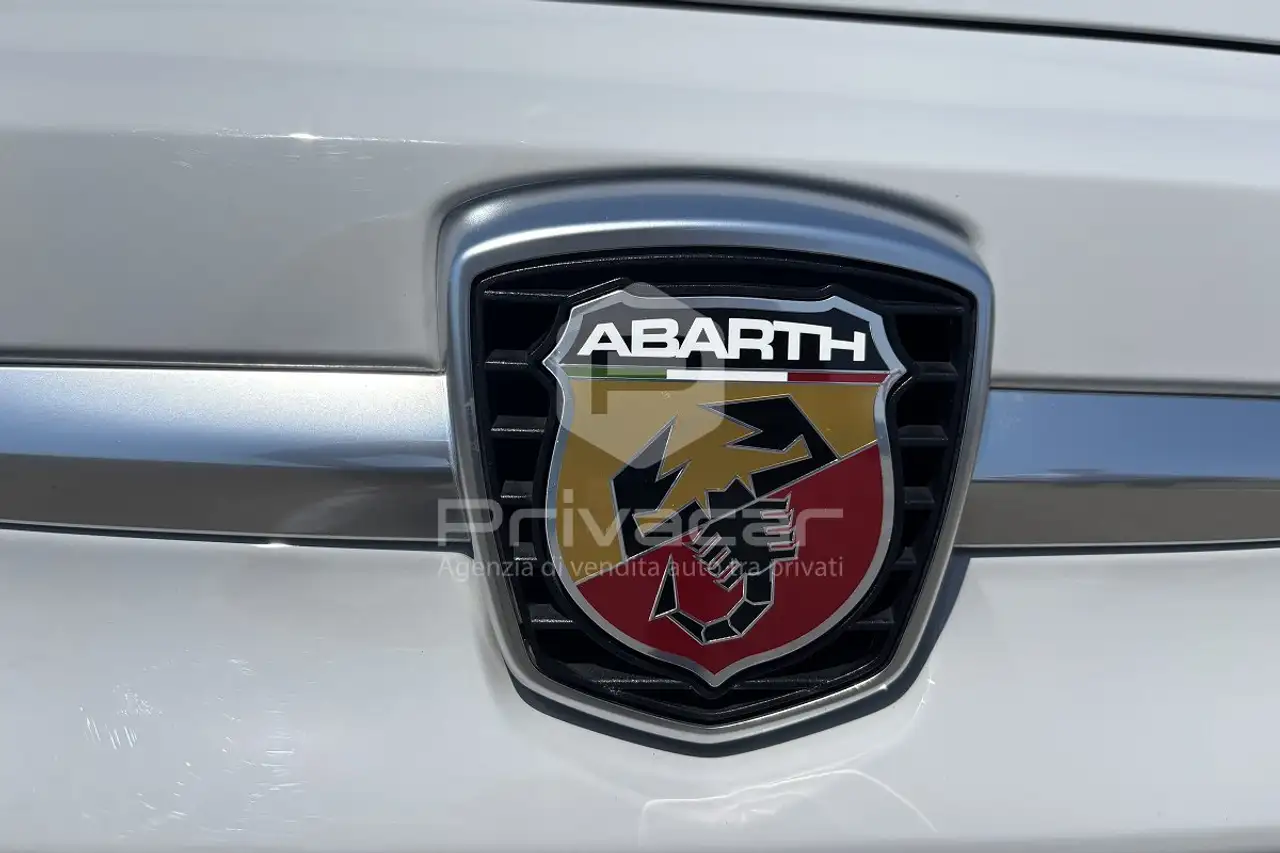 Abarth 595 2022 — фото 12