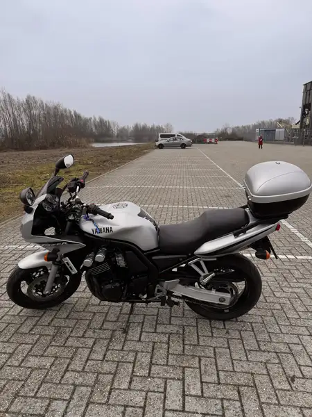 Yamaha FZS 600 - foto 3